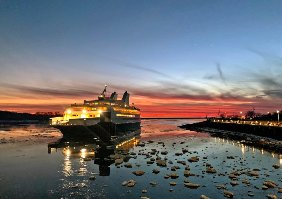 CM_Sunset_1-22-19_FerryInCanalCloseUp_Baird